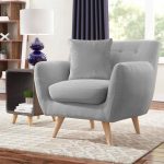 ⁦كرسي بذراعين خشب زان احمر وقطيفة⁩ - الصورة ⁦2⁩